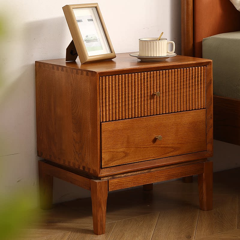 Solid Wood Nightstand 2 Drawers - 복고풍 원목 나이트스탠드, 서랍형 수납장이 있는