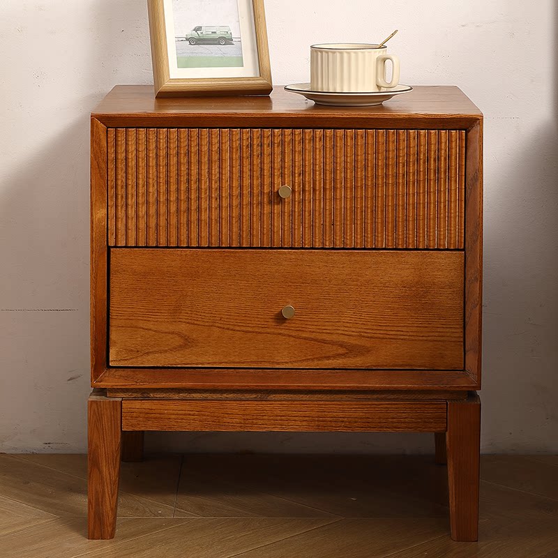복고풍 원목 나이트스탠드, 서랍형 수납장이 있는 거실  - Solid Wood Nightstand 2 Drawers 리뷰 및 가격